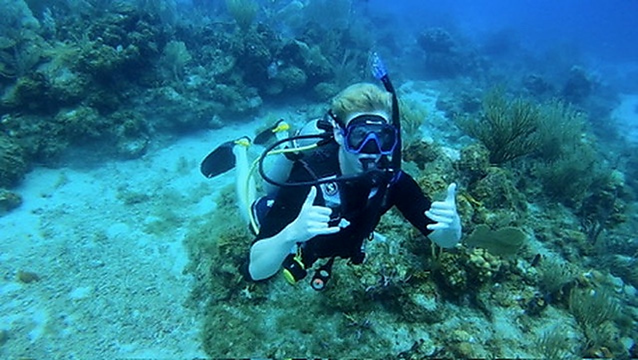 Thumbs up diver